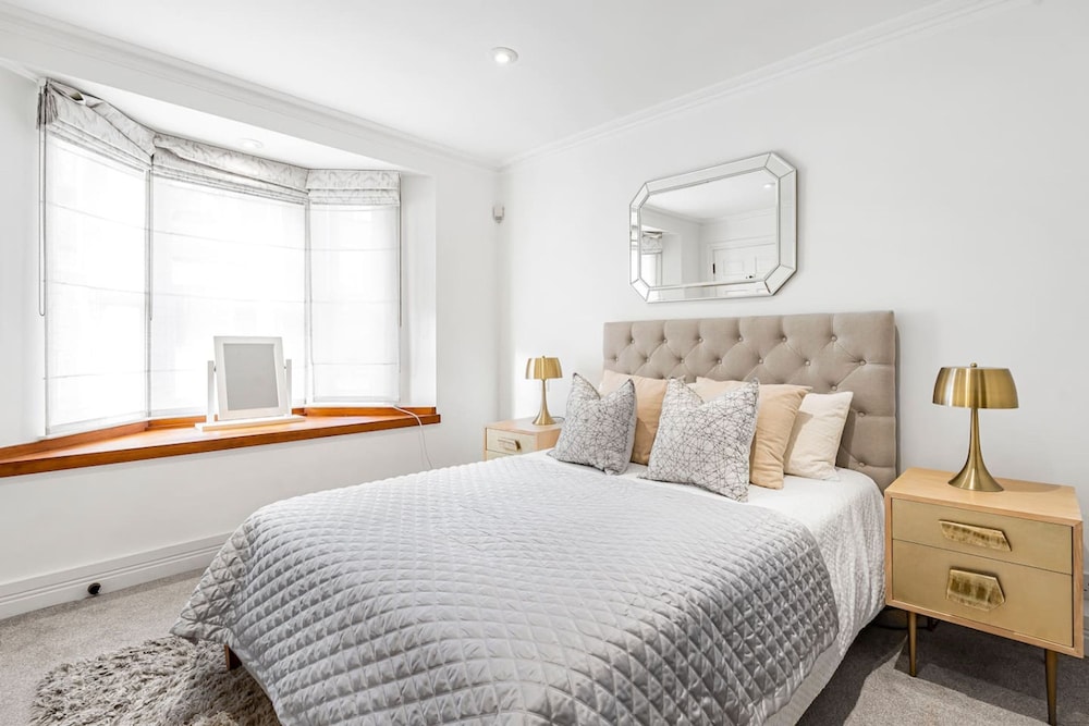 4-bed House Next To Harrods Pont Street Mews
