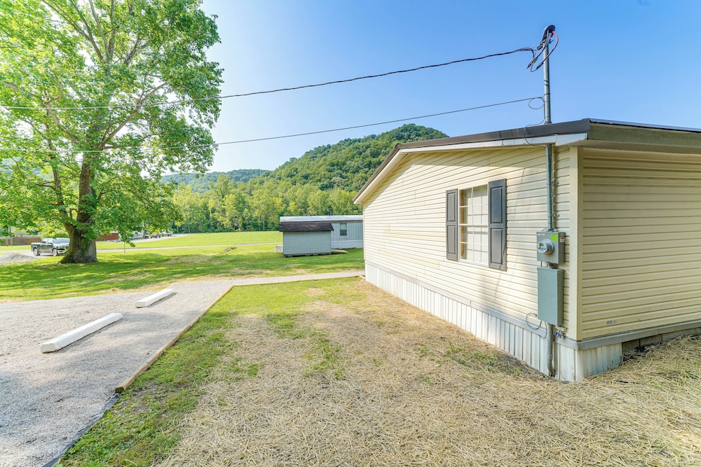 Near Kanawha River & ATV Trails: Home w/ Deck!
