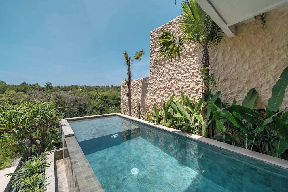 The Luminous Villa Uluwatu