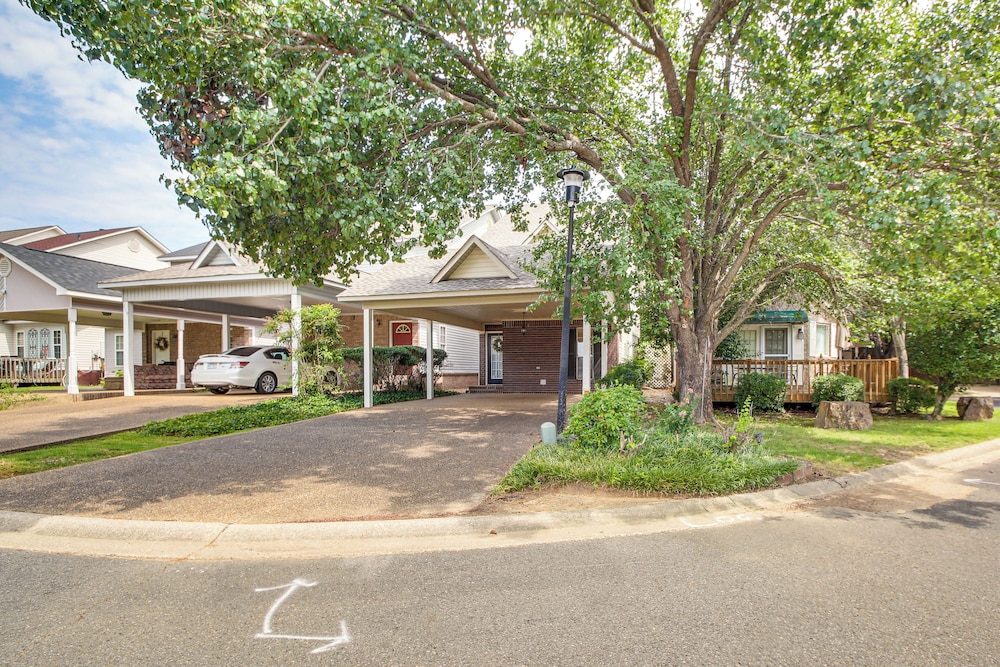 Townhome Near Lake Hamilton & Race Track!