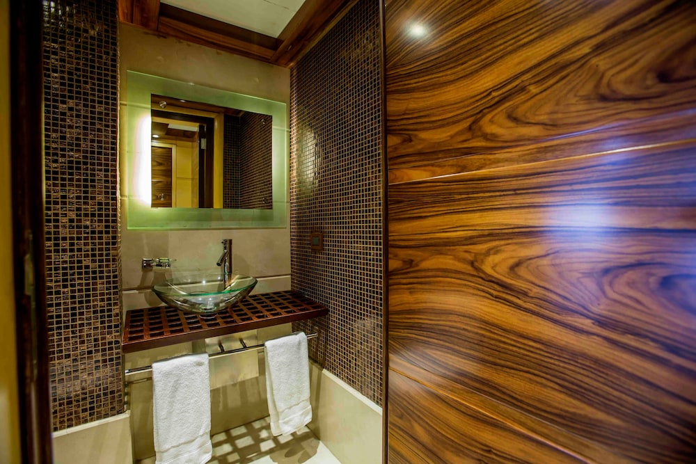 Lahoya Suites