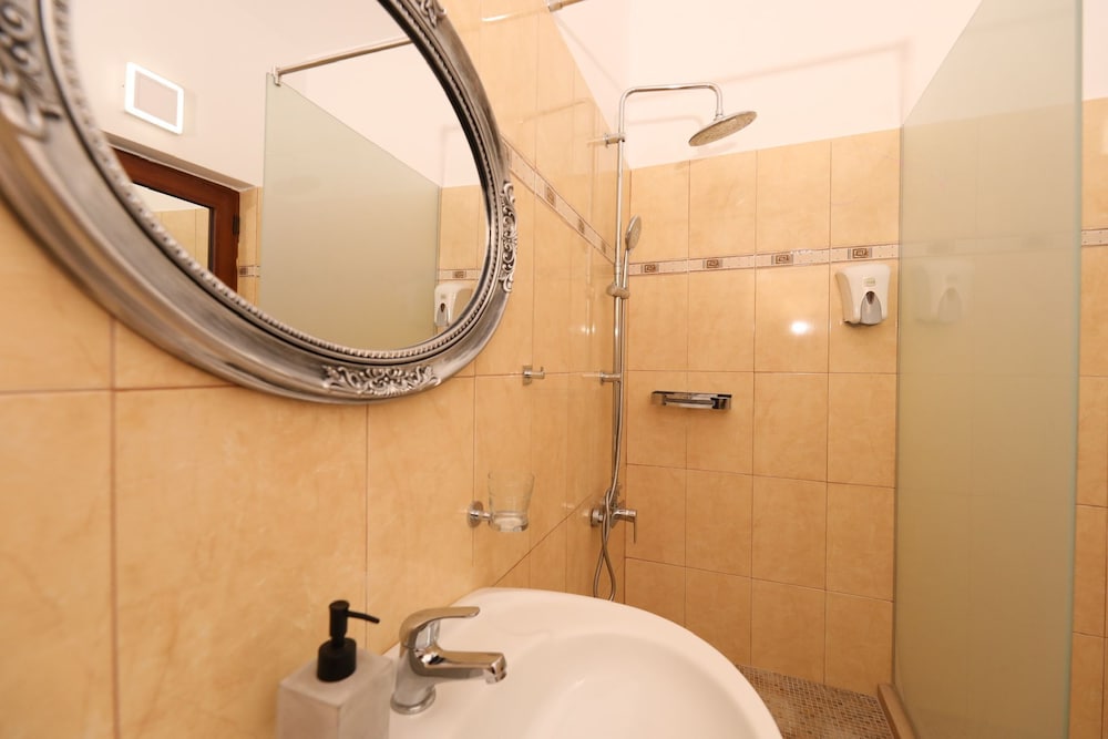 Hill Suites
