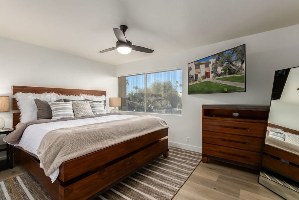 Luxe 2BR Townhouse 4 Heated Pools Walk 2 Old Town