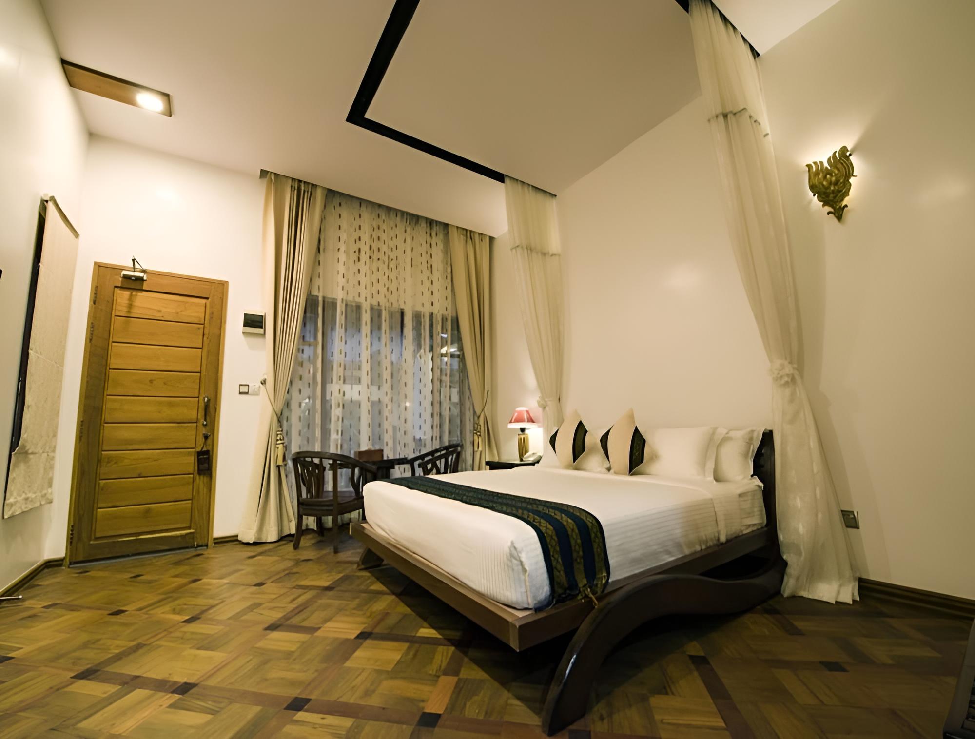 Yadanarpon Dynasty Hotel