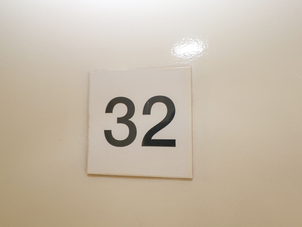 Flat 32 - Marine Court