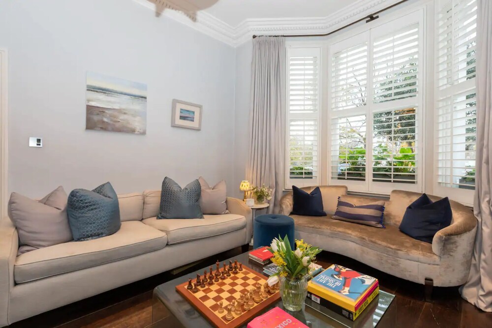 Gorgeous 4 Bedroom Family Home Next to Clapham Common