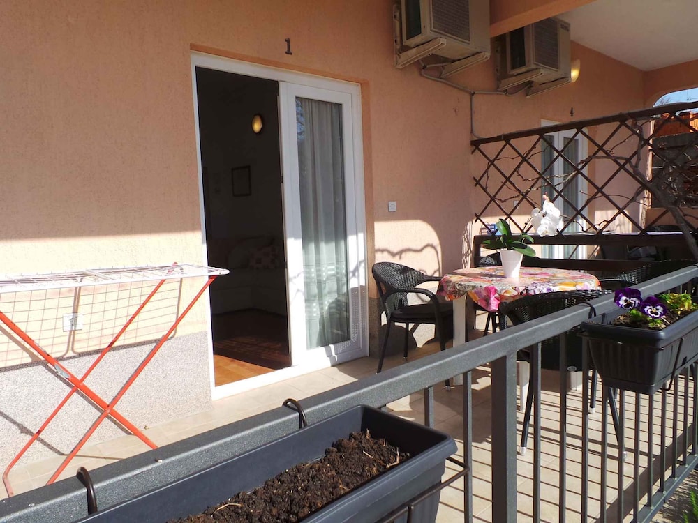 Apartments in Kornic/insel Krk 14471