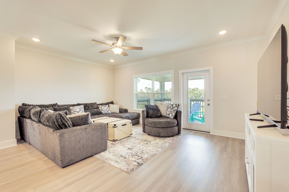 2 Mi to Ocean: Townhome w/ Pool & Dog Park in Pcb!