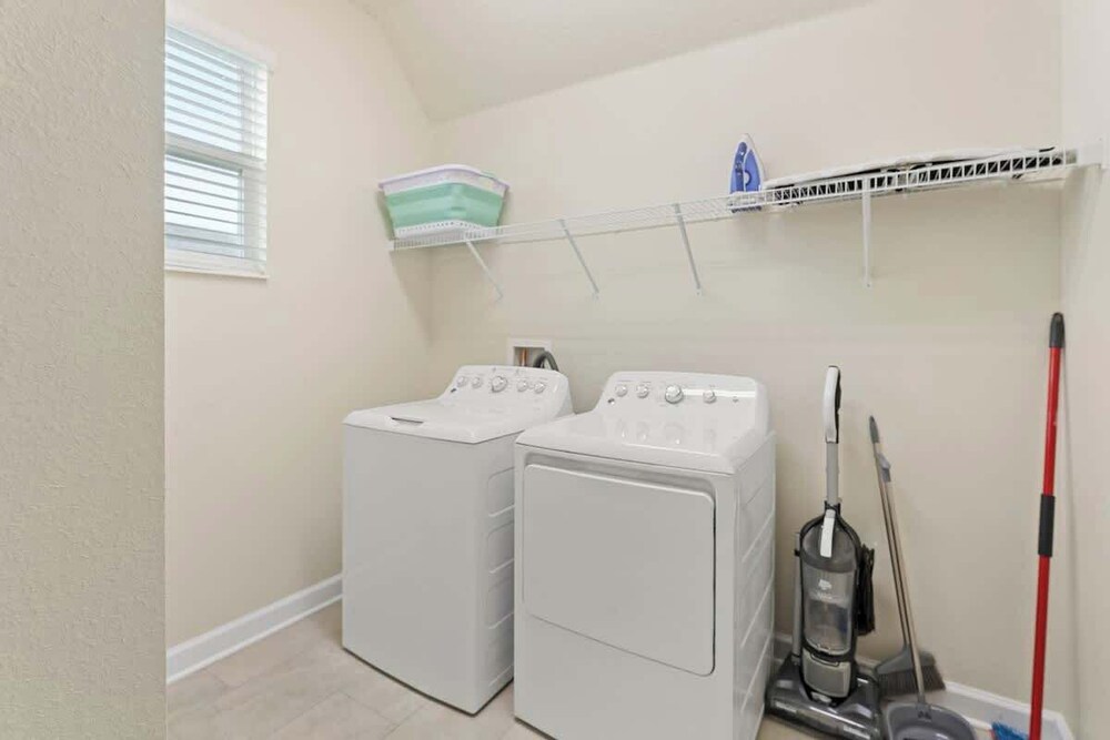 Sophisticated 6BR at Storey Lake