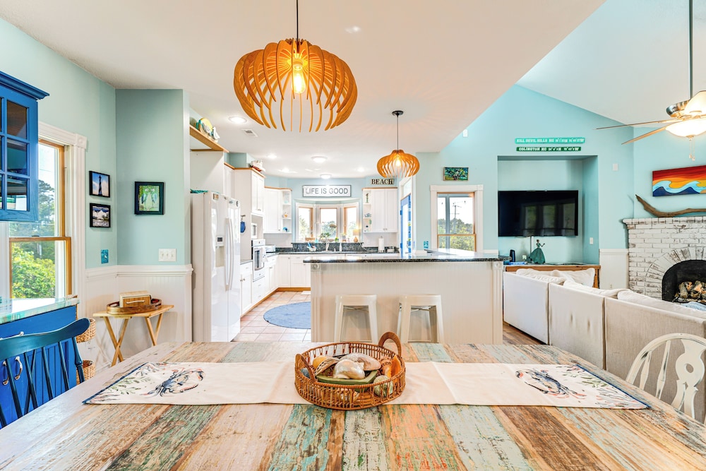 Hot Tub & Bay Views: Kill Devil Hills Haven!
