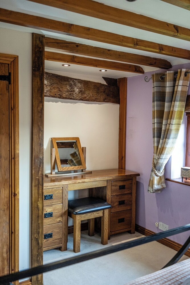 The Threshing Barn-Stunning 5 BD Retreat
