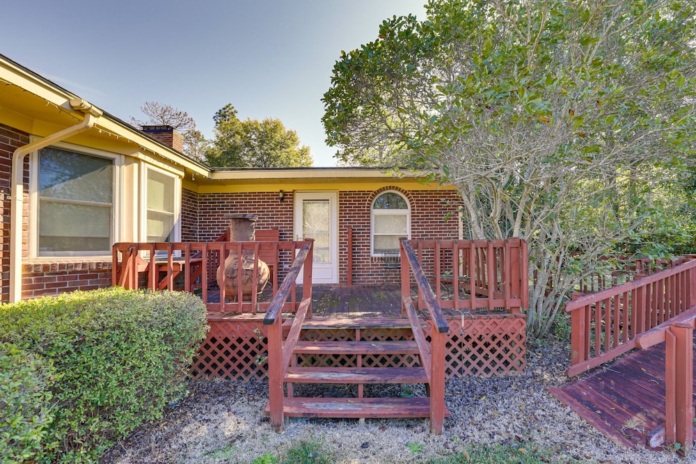 Rustic Thomasville Home w/ Deck: 2 Mi to Downtown! view 5
