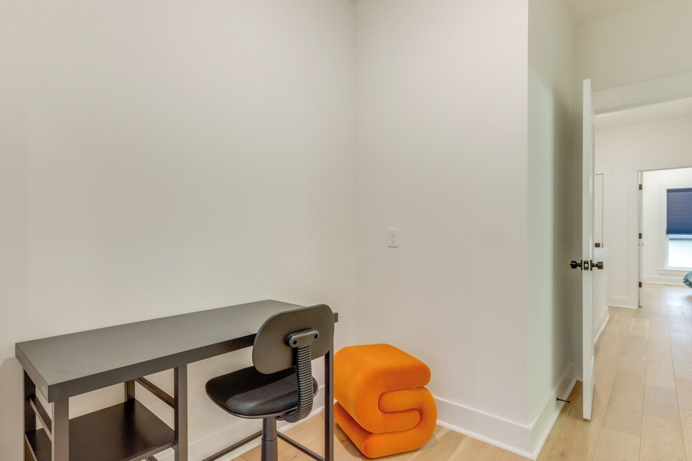 Near Downtown: Luxury Townhome in Bentonville!