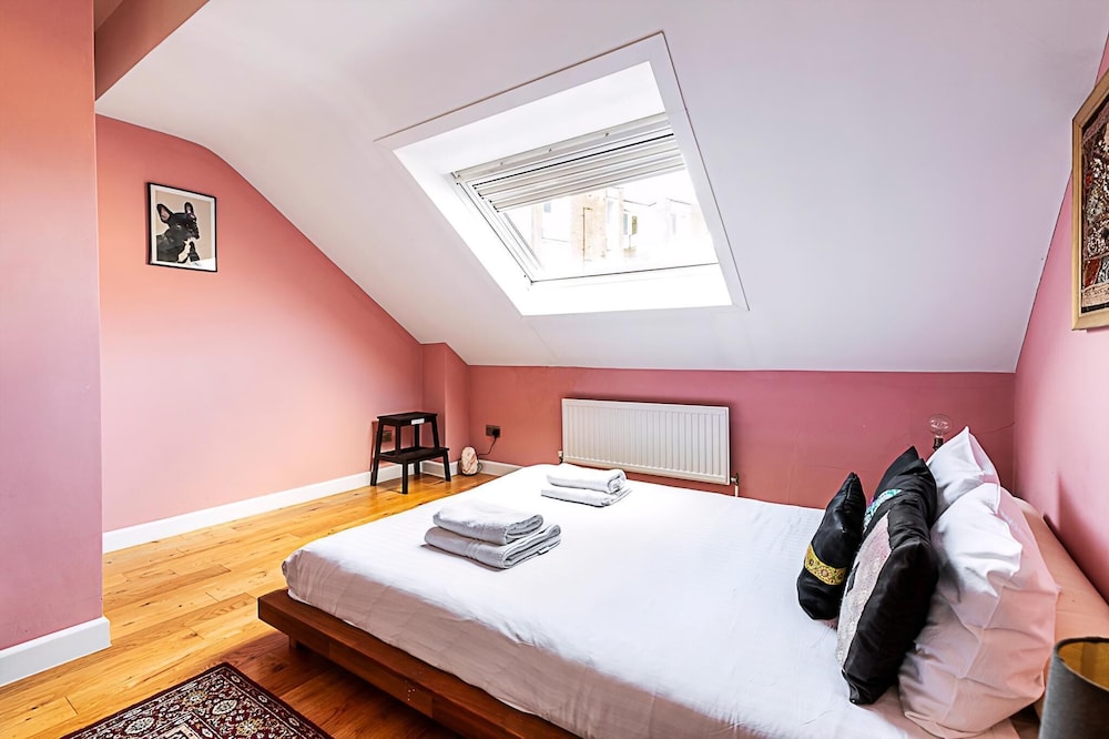 Stylish & Spacious 3-bed Home in Vibrant Bow