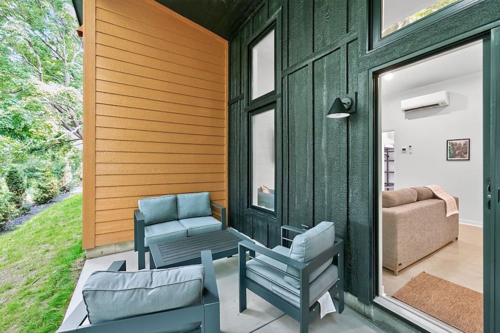 500 House - Unit A 1 Bedroom Townhouse