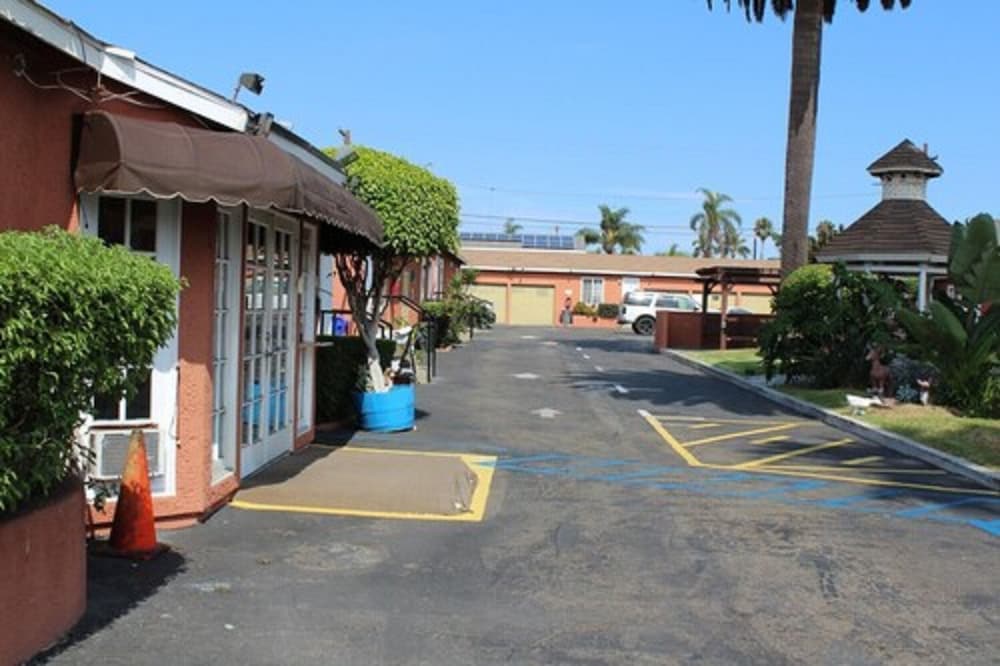 Oceanside Inn and Suites