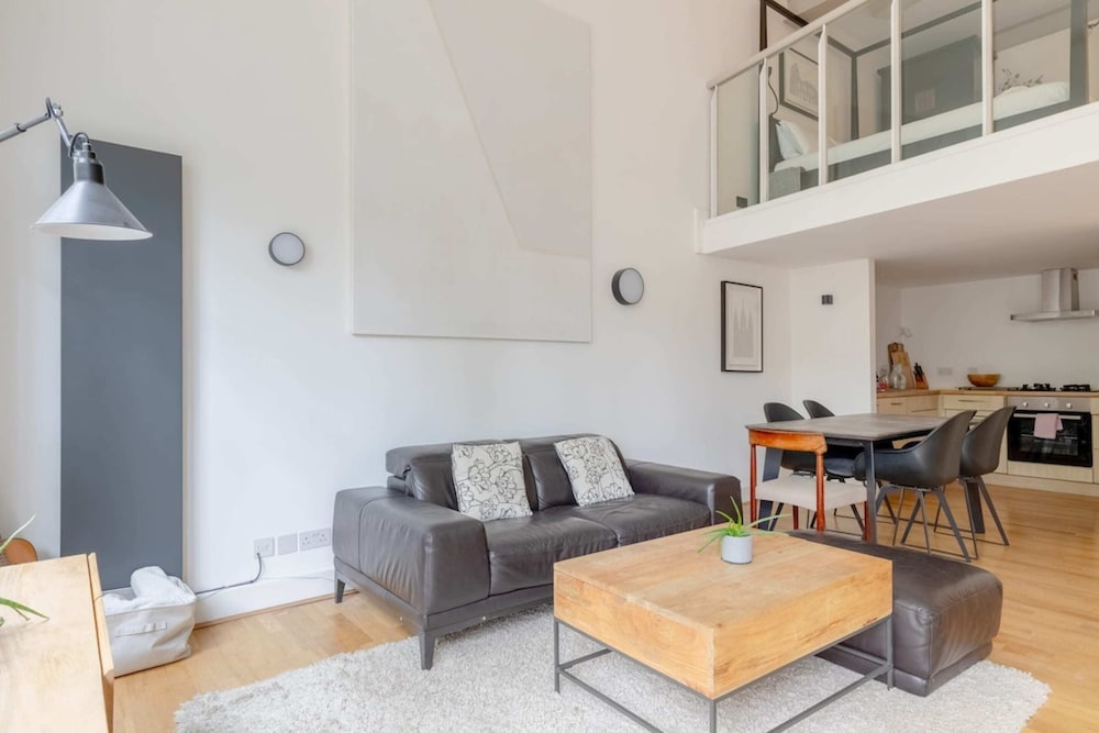 Chic 1BD Maisonette W/hot Tub, King's Cross!