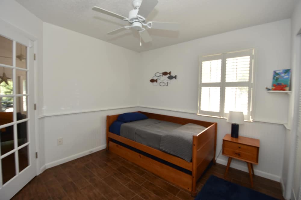 Sea Colony Cottage - Beachside Cottage in Beachfront Community w Pool
