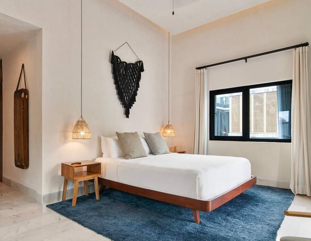 Prime 5th Ave Stay - 2BR With King Beds City Views