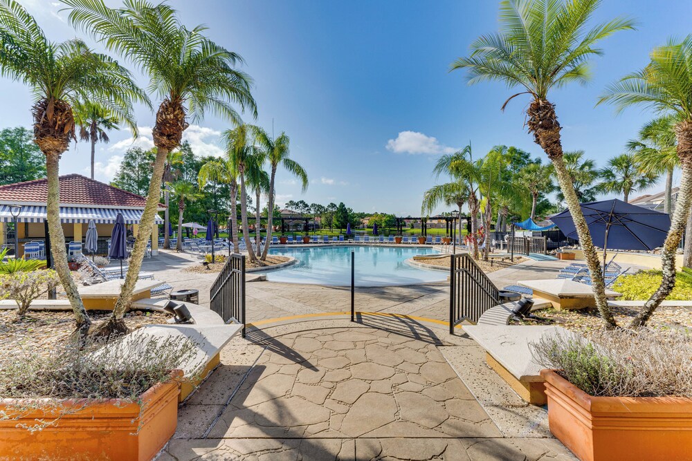 10 Mi to Disney Parks: Resort Retreat w/ Patio