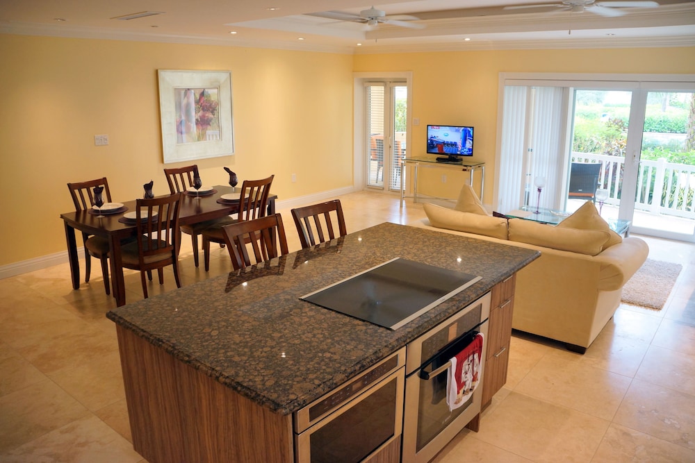 The Hamilton Beach Villas  Spa - Property Image 1
