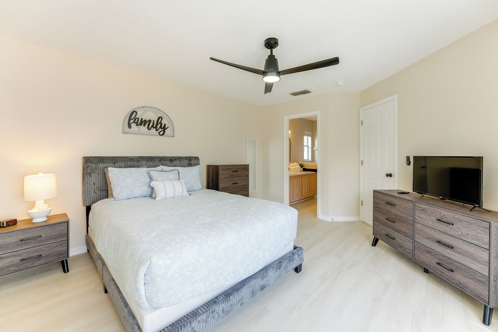 Sunny Skies & Disney Days: Davenport Home w/ Pool!