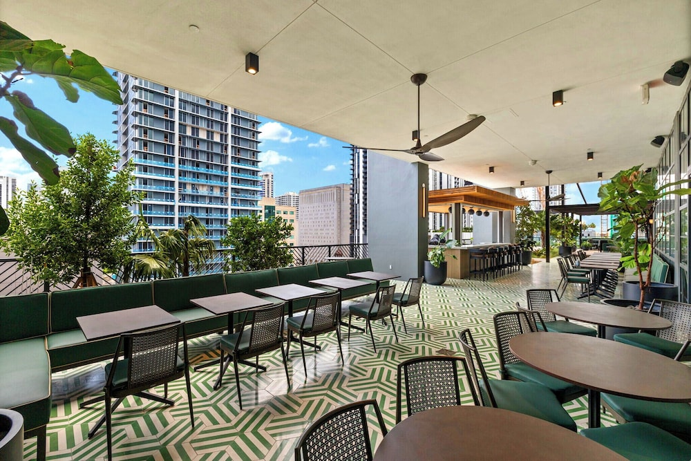 Luxury 49FL Condo with City Views