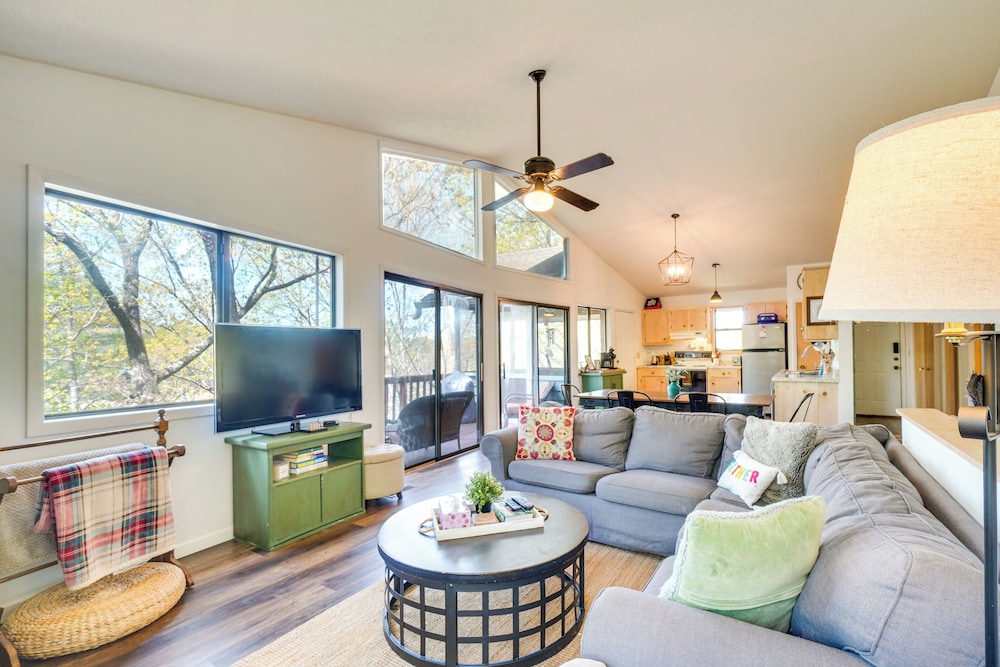 Hiwassee Lake Access: Pet-friendly Cabin w/ Views!