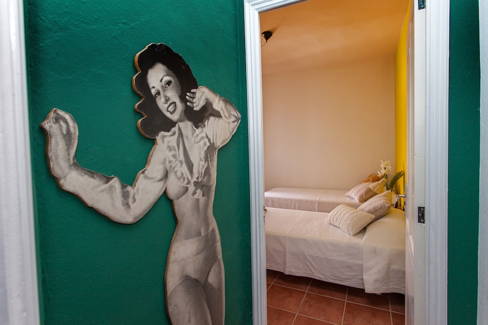 Cosmos Grand Hostal
