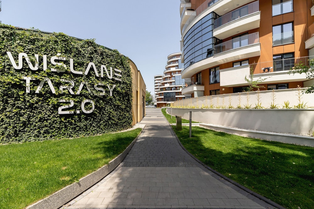 Fashionable Apartment Krakow by Renters view 2