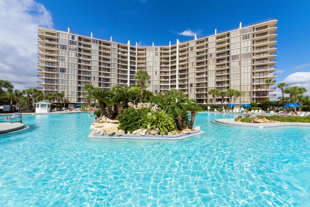 Leeward 403 at Edgewater