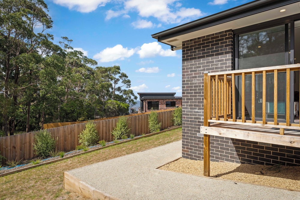 Gorgeous 4 Bedroom House - Blackmans Bay