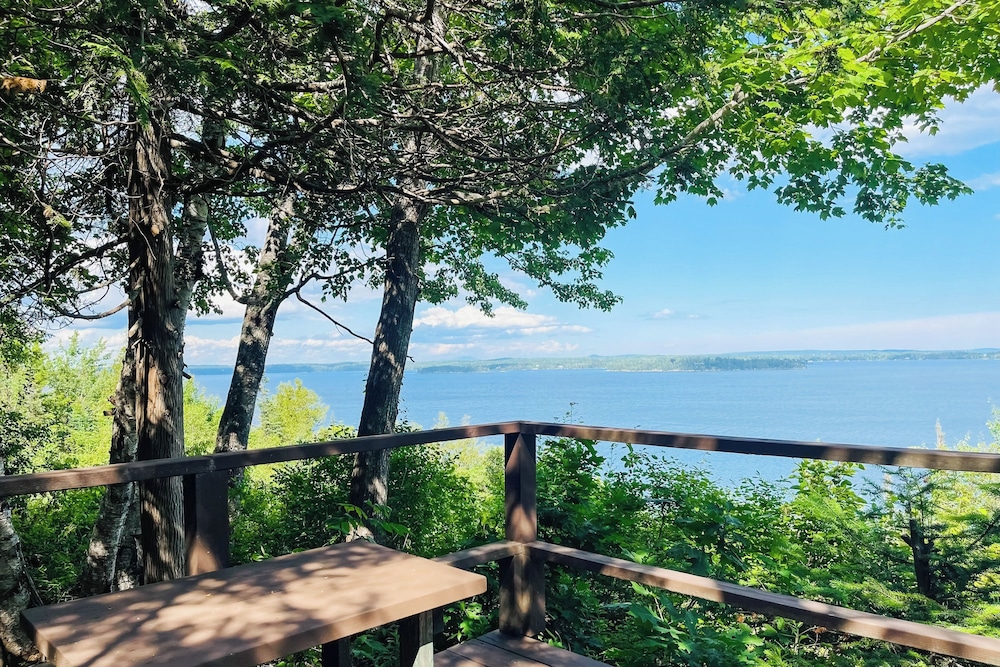 Cozy 1BR Cabin w/ Landscape Views