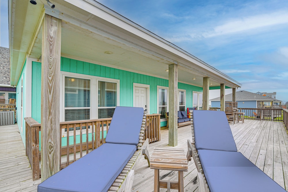 Gulf Views: Beachfront Bolivar Peninsula Escape!