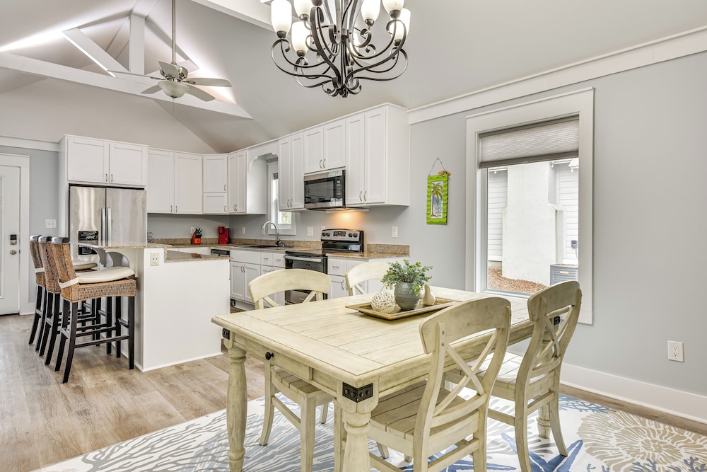 Walk to Choctawhatchee Bay: Santa Rosa Beach Home!