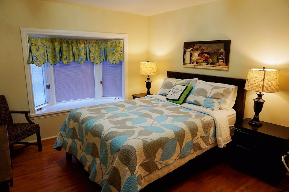 Butterfly Manor Bed & Breakfast - Image 5