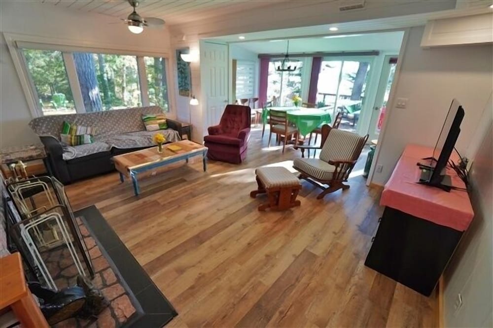 416 Papineau Lake 2 Bedroom Cottage