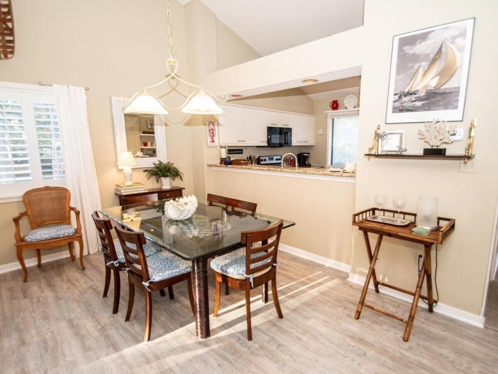 West Hyde Park 2e 2 Bedroom Condo
