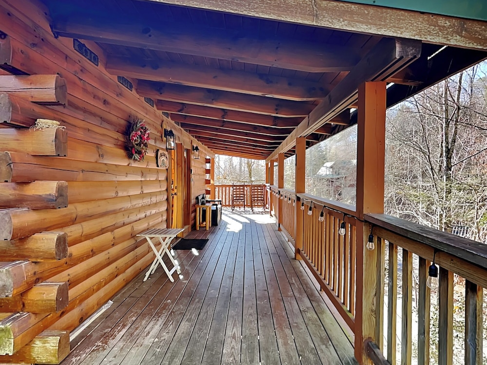 Smoky Bear Hideaway by Jackson Mountain Rentals