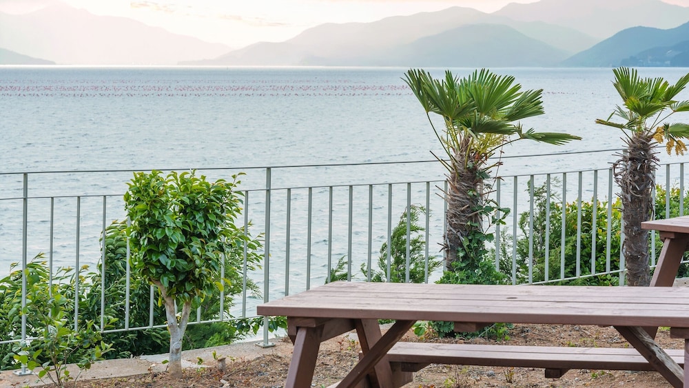 Geoje Daol Pool Villa Pension