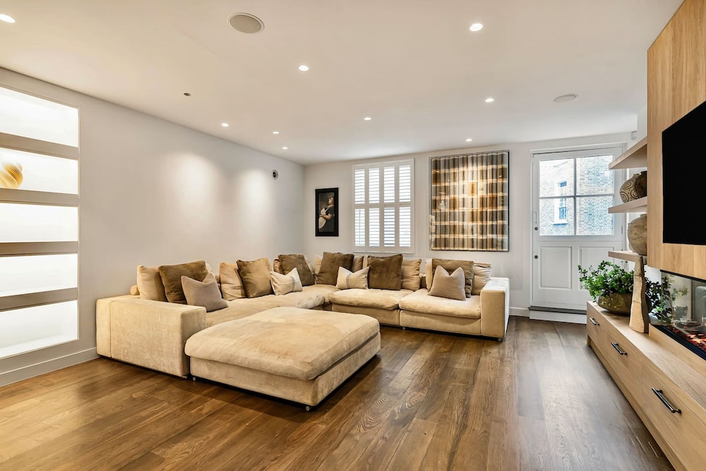 London Mews Home w Glass Atrium Terrace
