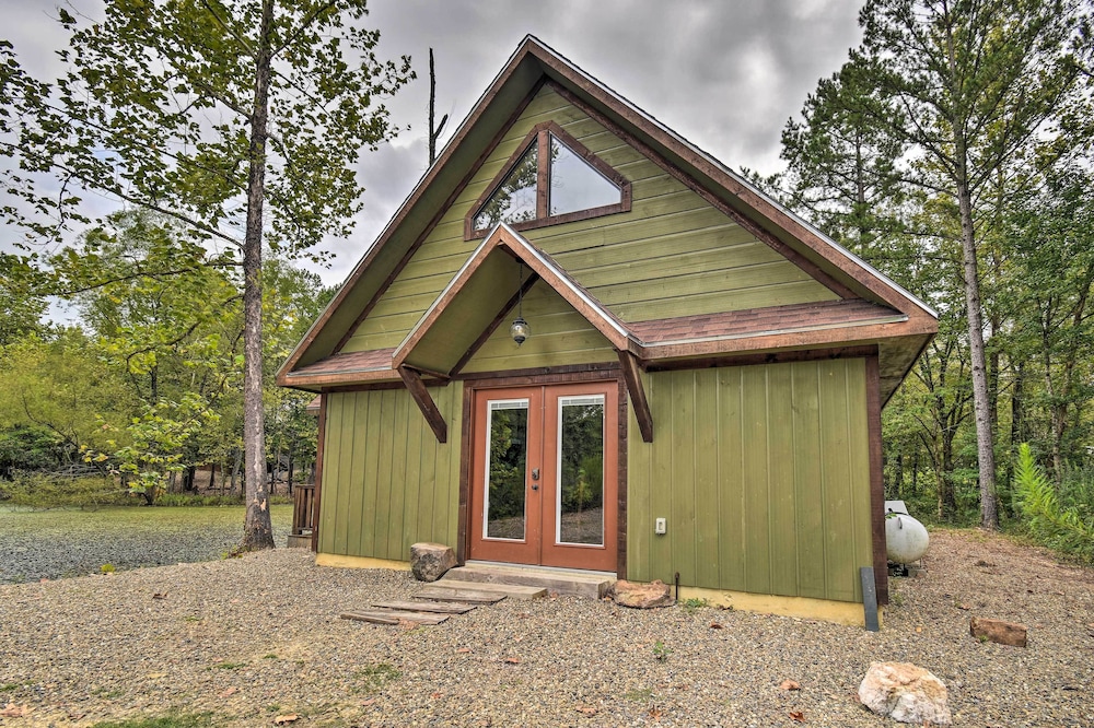Lily Pad on the Pond Broken Bow Home w/ Hot Tub view 4