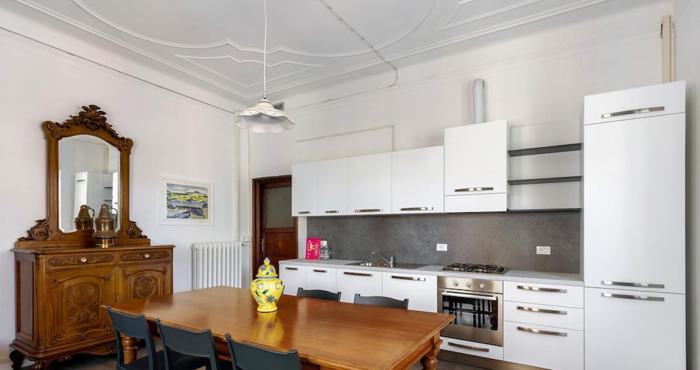 Irnerio Apartments - Yellow Cat by Wonderful Italy view 2