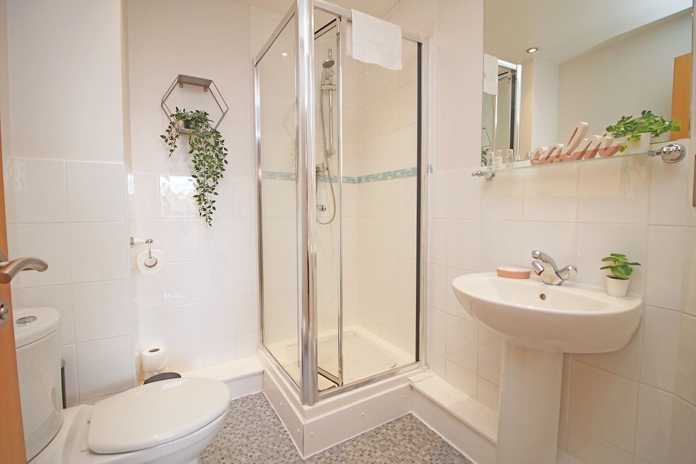 Bristol City Centre - 2 Bedroom Apartment - Marsh House view 4