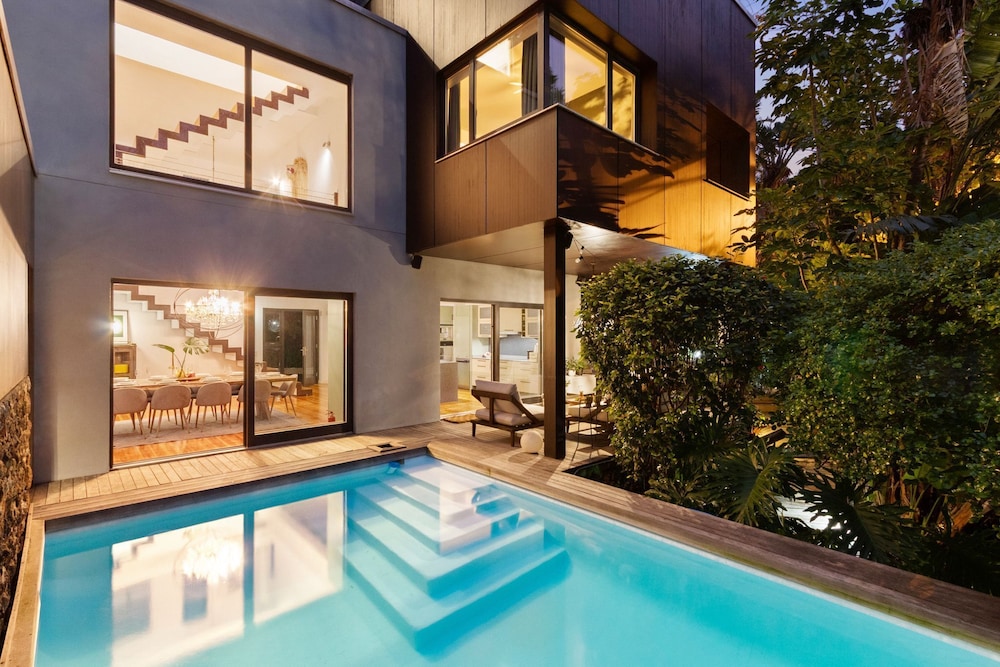Higgo Crescent Villa