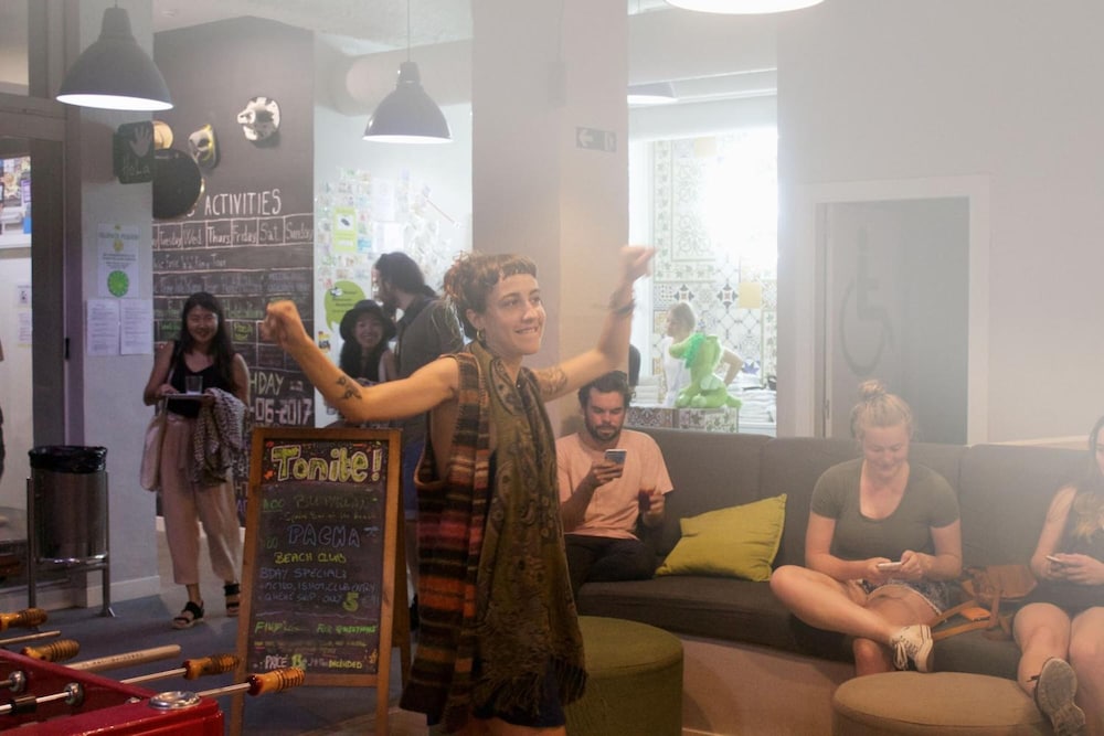 Hola Hostal Eixample - Hostel