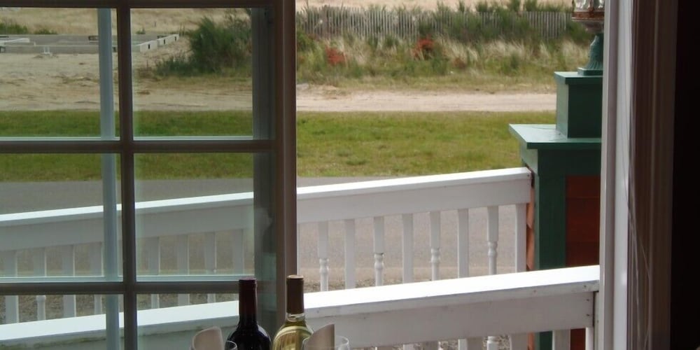 The Collins Inn and Seaside Cottages - Adults Only