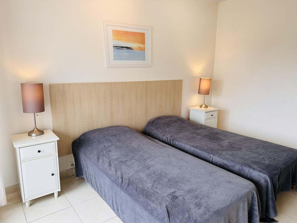 Two Bed Apt in the Center of Cannes - 2229