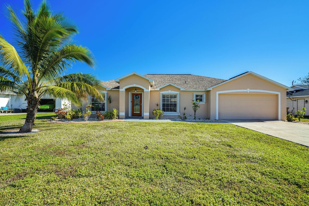 ~ 5 Mi to Beach & Dtwn: Home in Cape Coral!