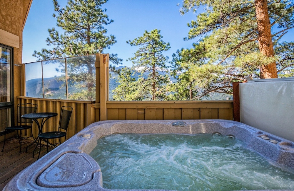Cedar Upper Luxury Vacation At Windcliff 3 Bedroom Home by RedAwning - Property Image 19